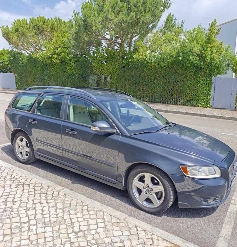 Cinzento Usado 2009 Volvo V50 Carrinha | € 4.900 (Preço justo) - Imagem 1/4