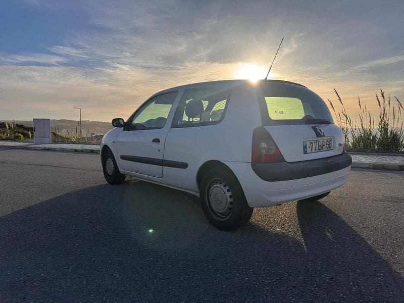 Usado Renault Clio II 86 HP (63 kW) 2006 Branco Citadino