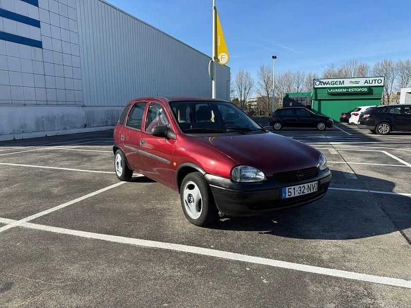 Usado Opel Corsa 67 HP (49 kW) 1999 Sedan