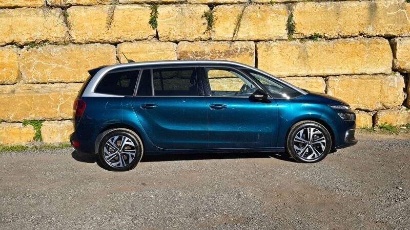 Usado Citroën Spacetourer Feel 145 HP (106 kW) 2021 Azul Monovolume