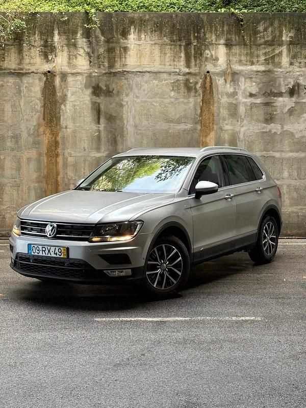 Cinzento Usado 2016 VW Tiguan SUV | € 21.490 (Super Preço) - Imagem 1/4