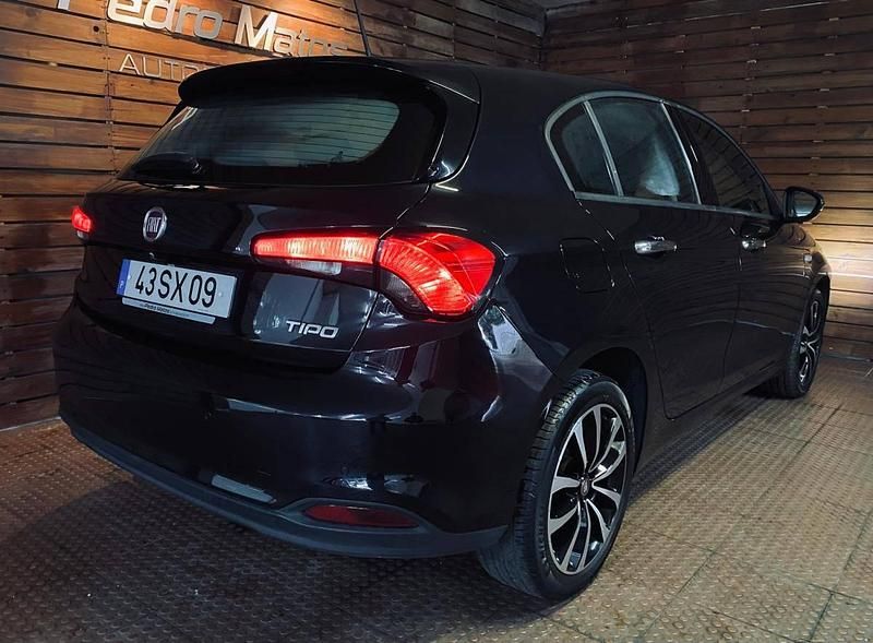 Usado Fiat Tipo 95 HP (69 kW) 2017 Preto