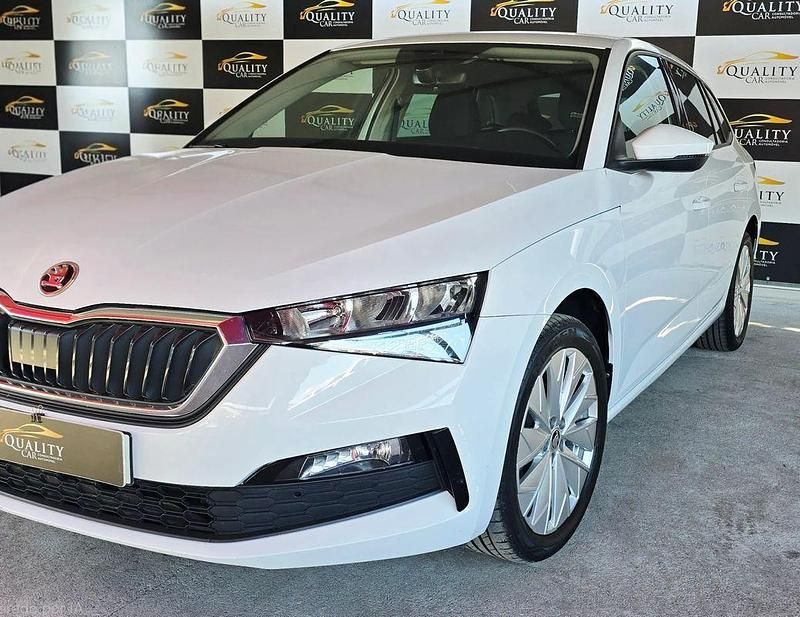 Usado Skoda Scala 110 HP (80 kW) 2022 Branco Citadino