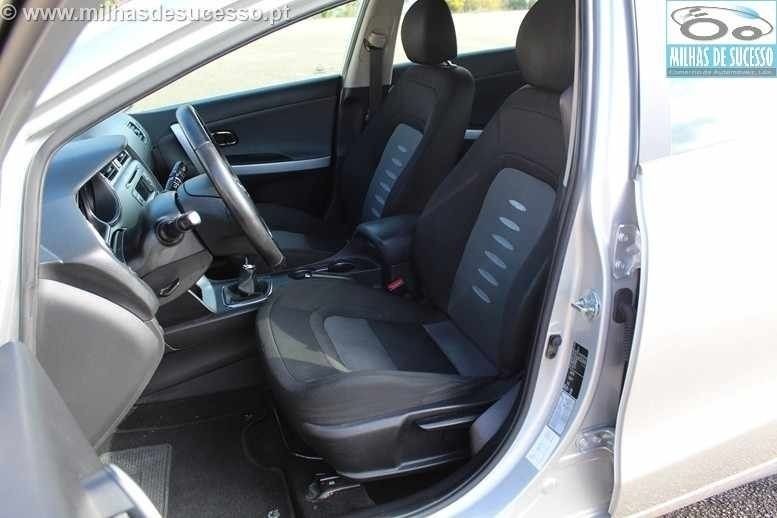 Usado Kia Ceed 90 HP (66 kW) 2014 Cinzento Citadino