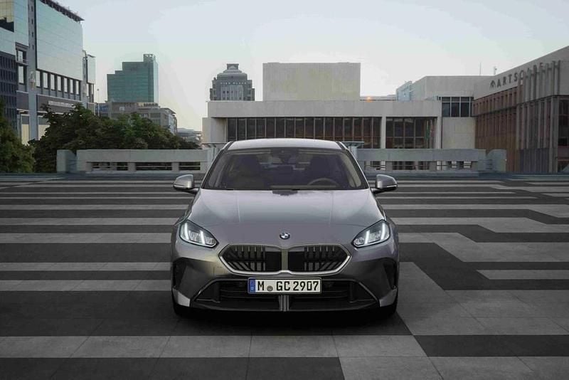 Cinzento Novo 2025 BMW 116 Performance Citadino | € 35.900 - Imagem 1/4