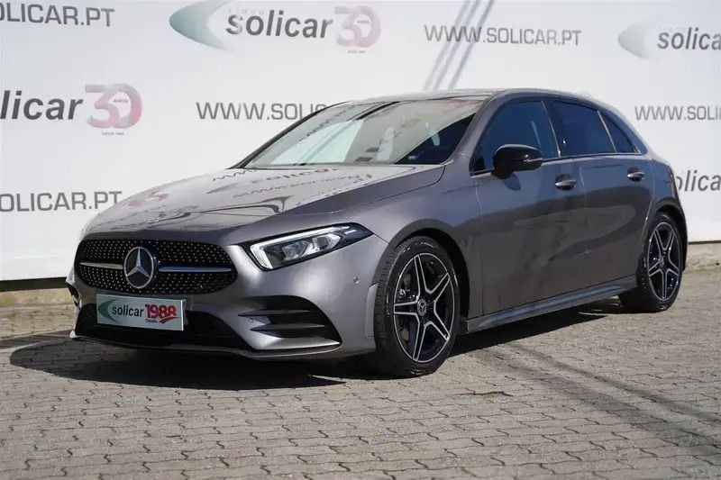 Cinza Usado 2023 Mercedes A180 AMG line Citadino | € 34.500 (Preço justo) - Imagem 1/4