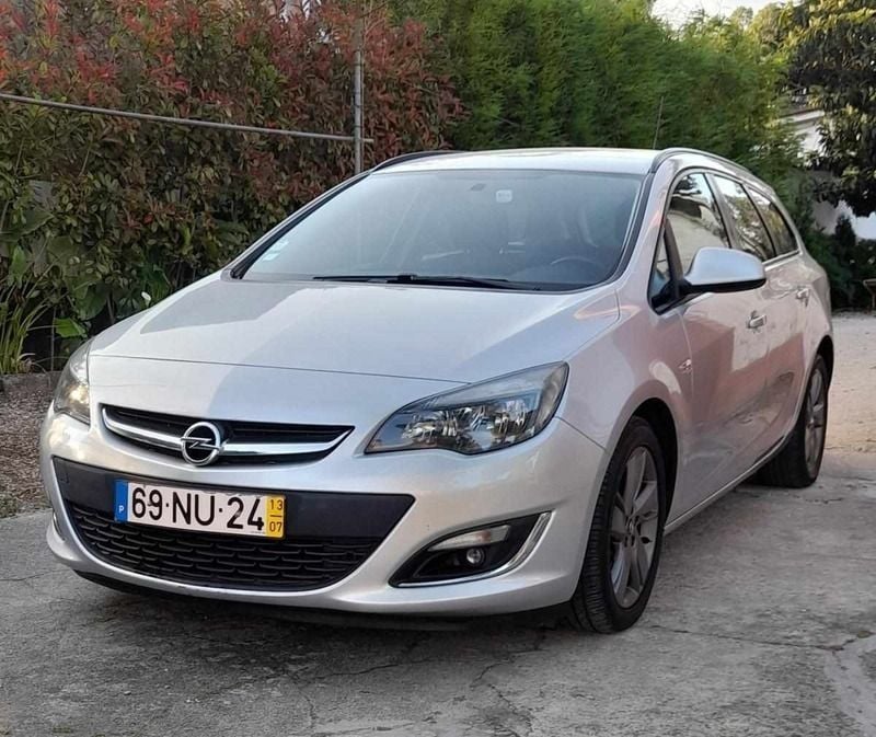 Cinzento Usado 2013 Opel Astra Carrinha | € 9.500 (Caro) - Imagem 1/4