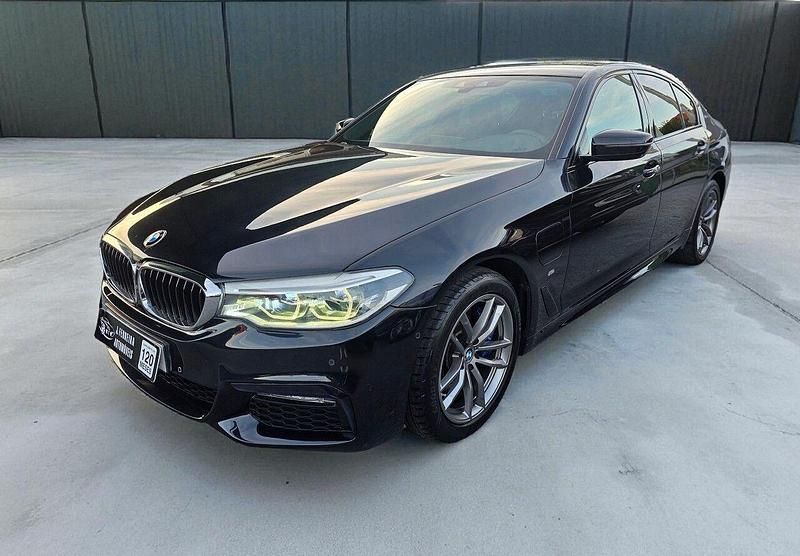 Preto Usado 2018 BMW 530 iPerformance Sedan | € 28.490 - Imagem 1/4