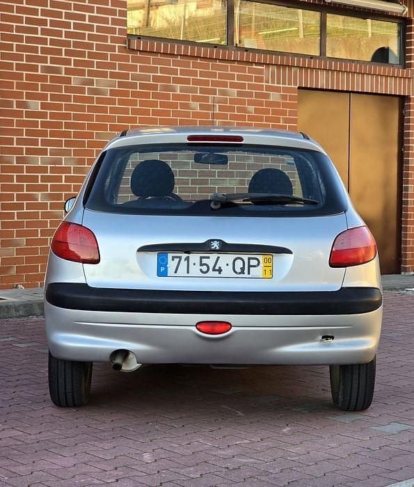 Usado Peugeot 206 60 HP (44 kW) 2000 Sedan