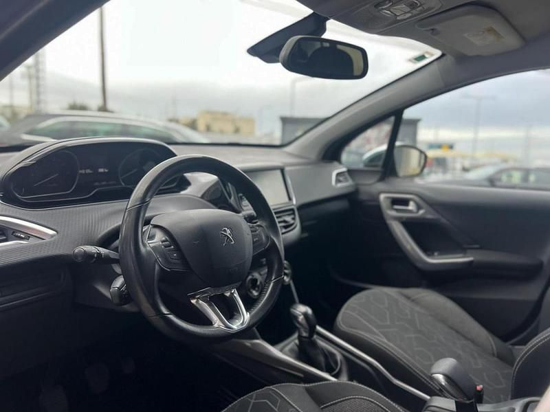 Usado Peugeot 2008 82 HP (60 kW) 2016 Cinzento SUV