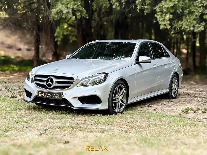 Cinza prata Usado 2015 Mercedes E300 Avantgarde Sedan | € 24.500 (Preço justo) - Imagem 1/4