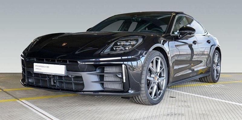 Preto Usado 2025 Porsche Panamera 4 Sedan | € 164.990 - Imagem 1/4