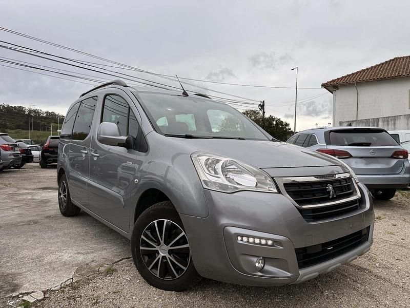 Cinzento Usado 2018 Peugeot Partner Style Monovolume | € 14.990 (Caro) - Imagem 1/4