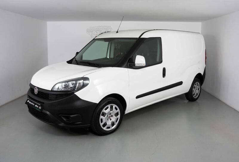 Branco Usado 2020 Fiat Doblò Monovolume | € 14.980 (Caro) - Imagem 1/4