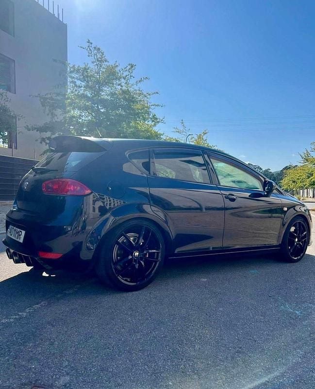Preto Usado 2011 Cupra Leon | € 15.500 - Imagem 1/4