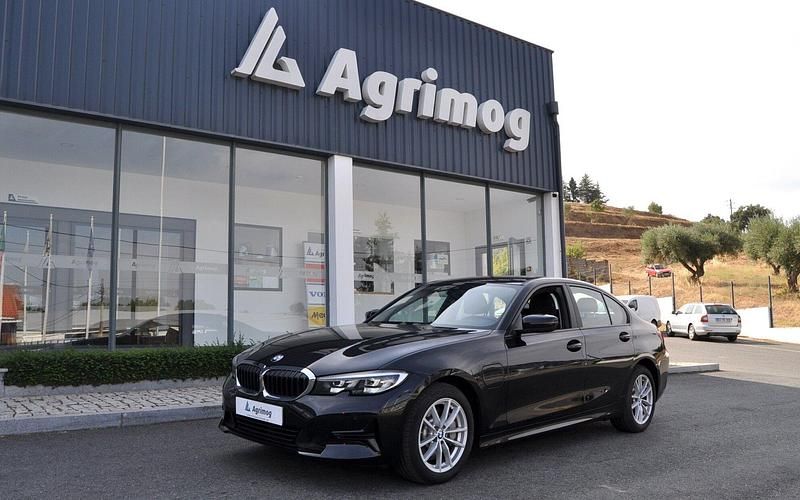 Preto Usado 2020 BMW 330e Sedan | € 29.800 (Preço justo) - Imagem 1/4