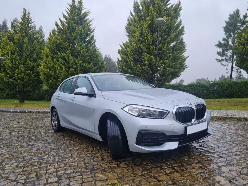 Cinza Usado 2020 BMW 116 Advantage Citadino | € 26.750 (Caro) - Imagem 1/4