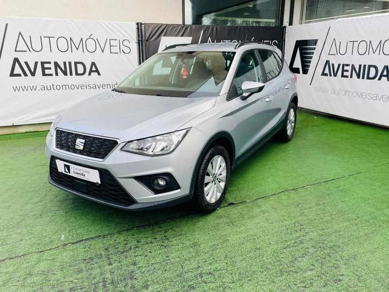 Cinzento Usado 2019 Seat Arona SUV | € 17.500 (Preço justo) - Imagem 1/4