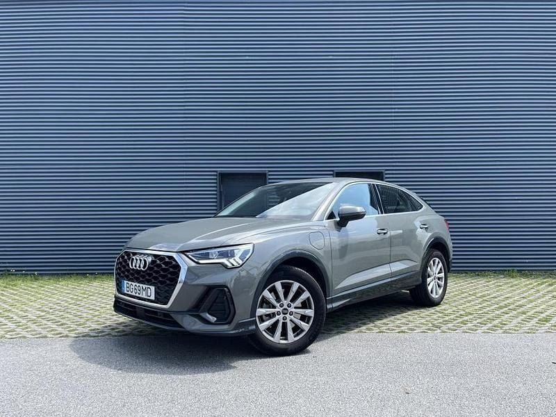 Cinza Usado 2024 Audi Q3 SUV | € 42.500 - Imagem 1/4