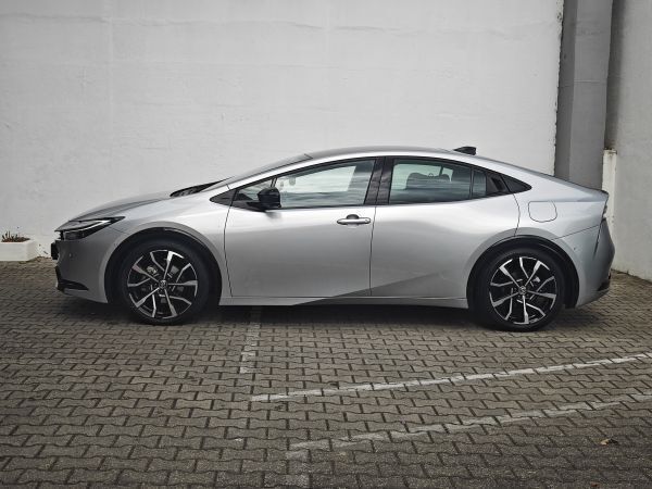 Usado Toyota Prius Premium 223 HP (164 kW) 2023 Cinza atomic metalizado Citadino