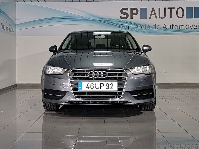 Usado Audi A3 Attraction 110 HP (80 kW) 2014 Cinza Citadino