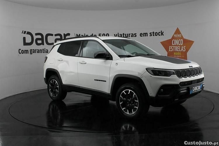 Branco Usado 2022 Jeep Compass Trailhawk SUV | € 25.899 (Preço justo) - Imagem 1/1