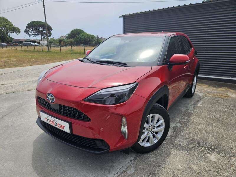 Usado Toyota Yaris Hybrid 116 HP (85 kW) 2021 Vermelho