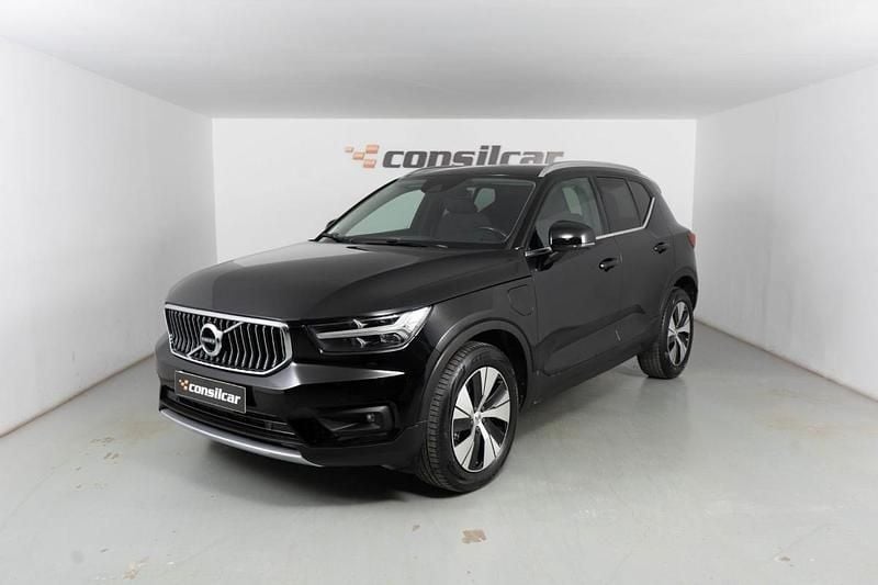 Preto Usado 2021 Volvo XC40 Momentum SUV | € 26.980 (Bom preço) - Imagem 1/4