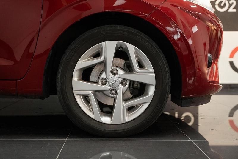 Usado Hyundai i10 Comfort 67 HP (49 kW) 2022 Vermelho Citadino