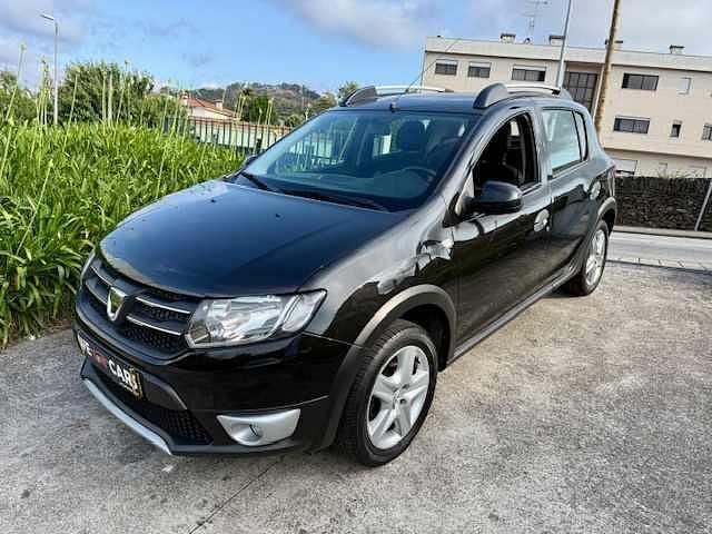 Preto Usado 2015 Dacia Sandero Citadino | € 10.490 (Preço justo) - Imagem 1/4