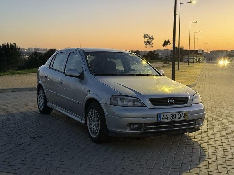 Usado Opel Astra 75 HP (55 kW) 2000 Sedan