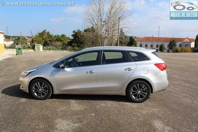 Usado Kia Ceed 90 HP (66 kW) 2014 Cinzento Citadino