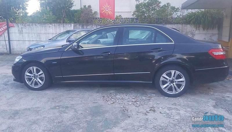 Usado Mercedes E220 170 HP (125 kW) 2011 Preto Sedan