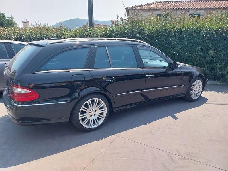 Usado 2005 Mercedes E220 Sedan | € 6.500 - Imagem 1/4