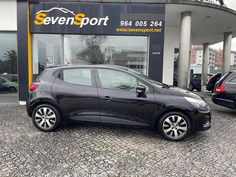 Usado Renault Clio IV Zen 90 HP (66 kW) 2019 Preto Sedan