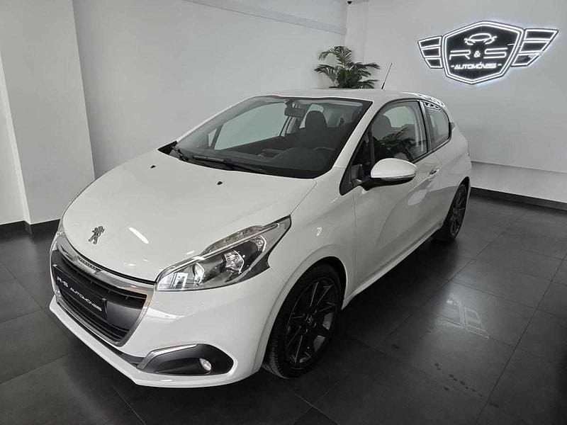 Branco Usado 2016 Peugeot 208 Citadino | € 10.000 (Bom preço) - Imagem 1/4