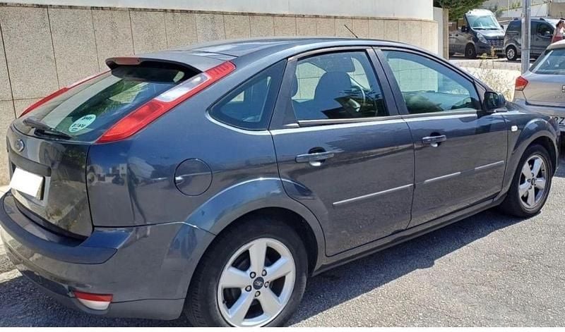 Usado 2006 Ford Focus Trend Sedan | € 3.400 (Bom preço) - Imagem 1/4