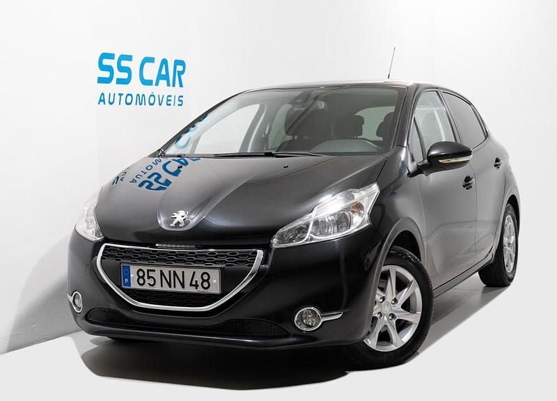 Preto Usado 2013 Peugeot 208 Style Citadino | € 7.490 (Preço justo) - Imagem 1/4