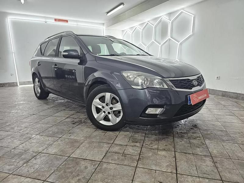 Usado Kia Ceed Sportswagon EX 109 HP (80 kW) 2010 Cinzento Carrinha