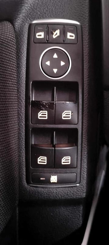 Usado Mercedes GLK250 204 HP (150 kW) 2010 Preto SUV