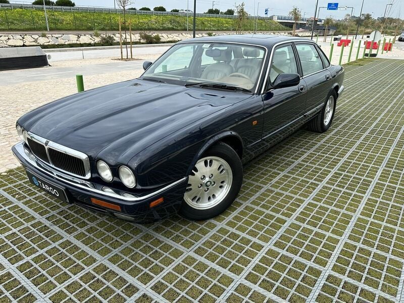Usado Jaguar XJ 219 HP (161 kW) 1997 Azul Sedan