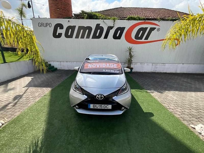 Usado Toyota Aygo 69 HP (50 kW) 2016 Cinzento Citadino