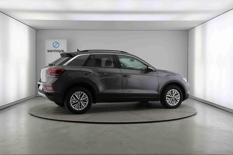 Usado VW T-Roc Life 110 HP (80 kW) 2024 Cinza SUV