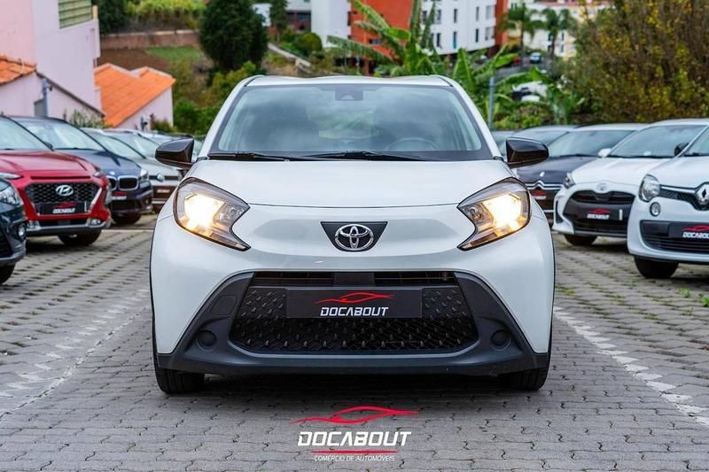 Branco Usado 2022 Toyota Aygo X Play SUV | € 15.950 (Preço justo) - Imagem 1/4