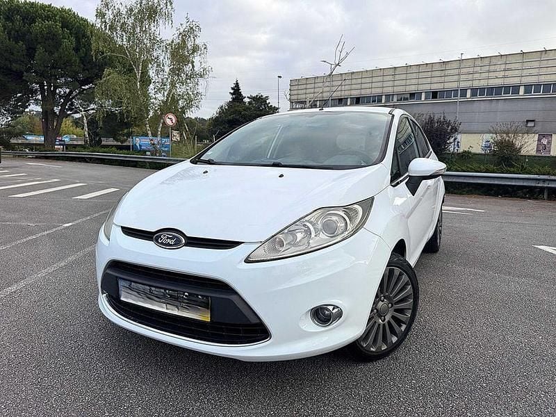 Branco Usado 2010 Ford Fiesta Titanium Citadino | € 5.250 (Preço justo) - Imagem 1/4