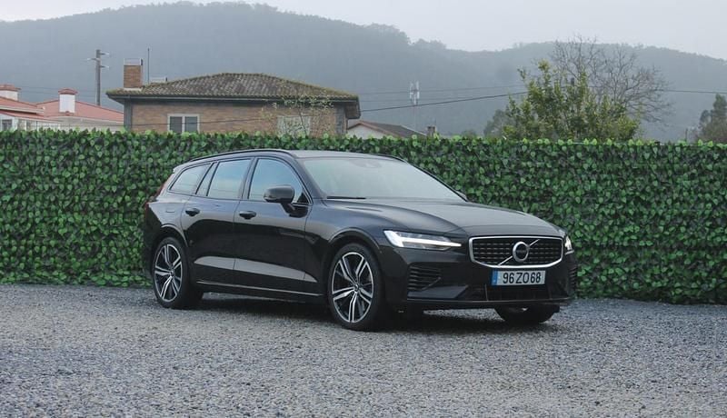 Preto Usado 2019 Volvo V60 R-Design Carrinha | € 27.890 (Preço elevado) - Imagem 1/4
