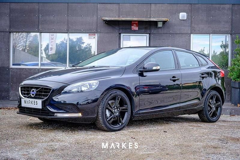 Usado Volvo V40 115 HP (84 kW) 2015 Preto