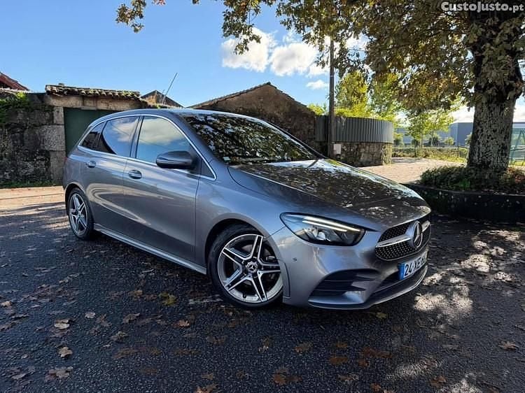 Cinza Usado 2019 Mercedes B180 AMG line Monovolume | € 24.990 (Preço justo) - Imagem 1/1