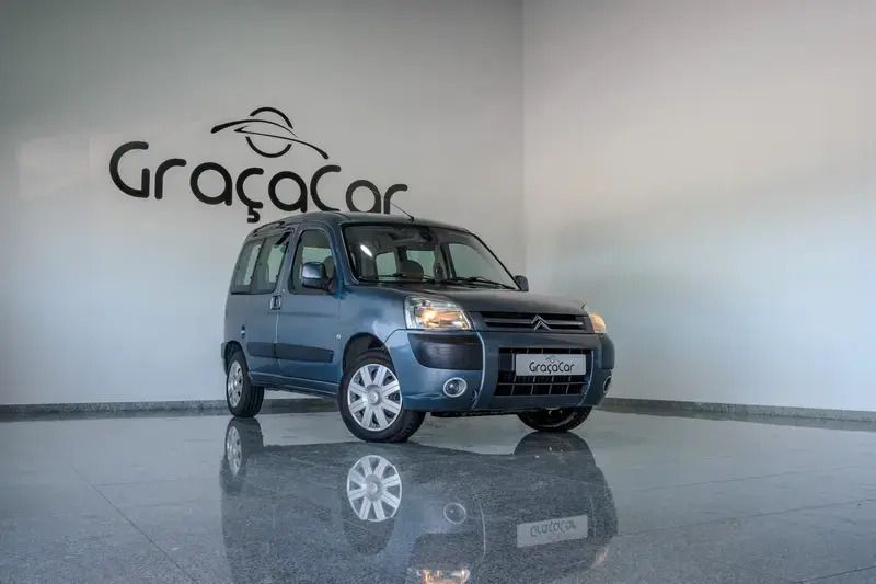Azul Usado 2007 Citroën Berlingo Monovolume | € 7.900 - Imagem 1/4