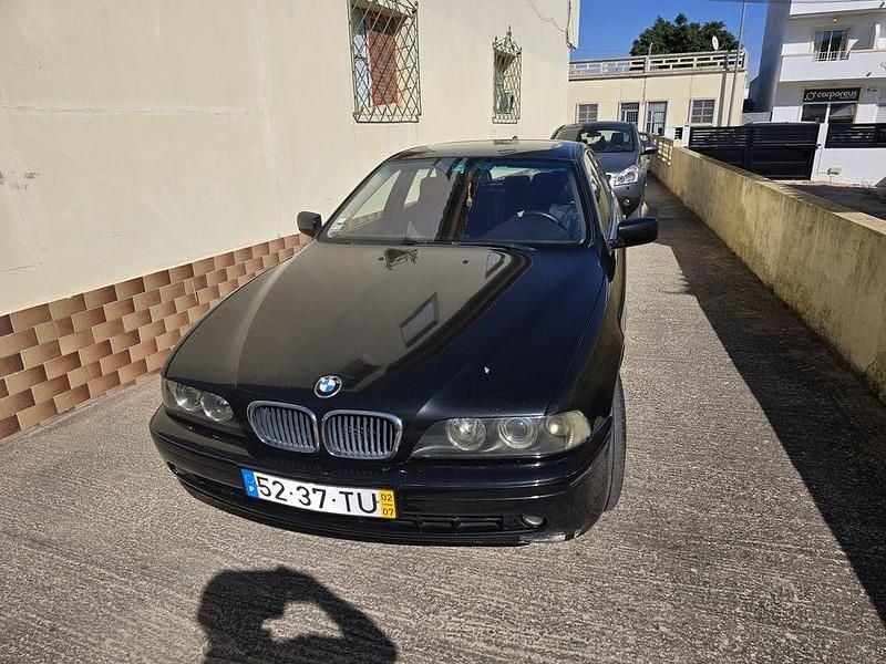 Preto Usado 2002 BMW 520 Sedan | € 4.500 - Imagem 1/4